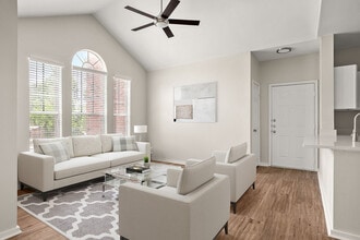 The Veranda at Centerfield in Houston, TX - Building Photo - Building Photo