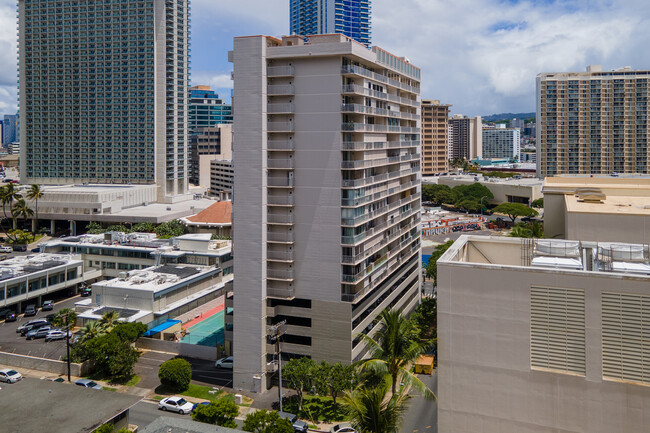 Atkinson Plaza in Honolulu, HI - Building Photo - Building Photo