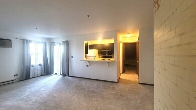 1305 Cunat Ct in Lake In The Hills, IL - Building Photo - Building Photo