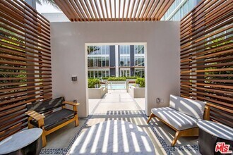 9000 W 3rd St in Los Angeles, CA - Building Photo - Building Photo