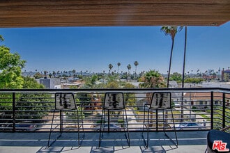 811 N Harvard Blvd in Los Angeles, CA - Building Photo - Building Photo