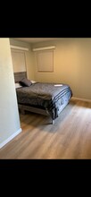 5031 Bakman Ave in North Hollywood, CA - Foto de edificio - Building Photo