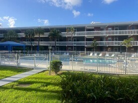 181 NE 14th Ave in Hallandale Beach, FL - Building Photo