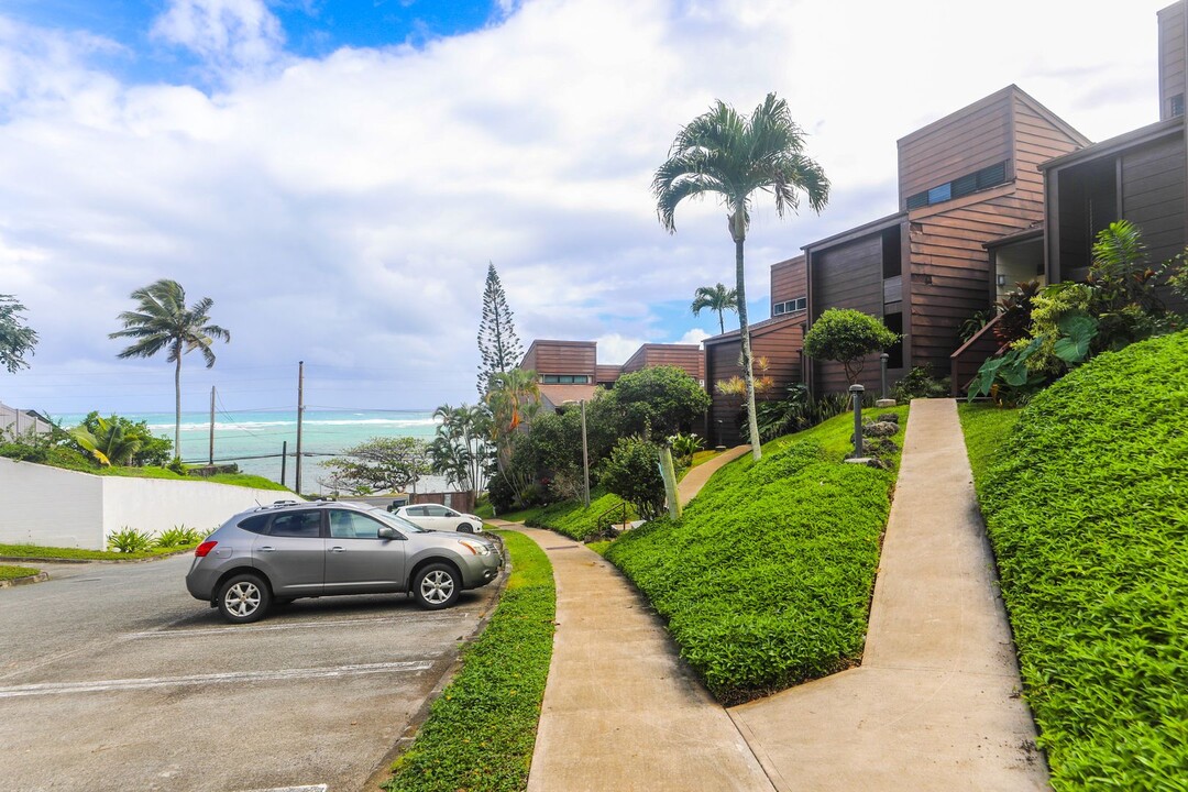 51-636-636 Kamehameha Hwy in Kaaawa, HI - Foto de edificio