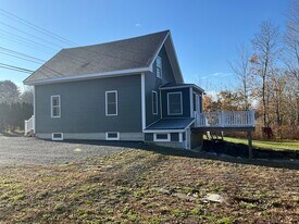 450 Riverside Dr in Augusta, ME - Building Photo