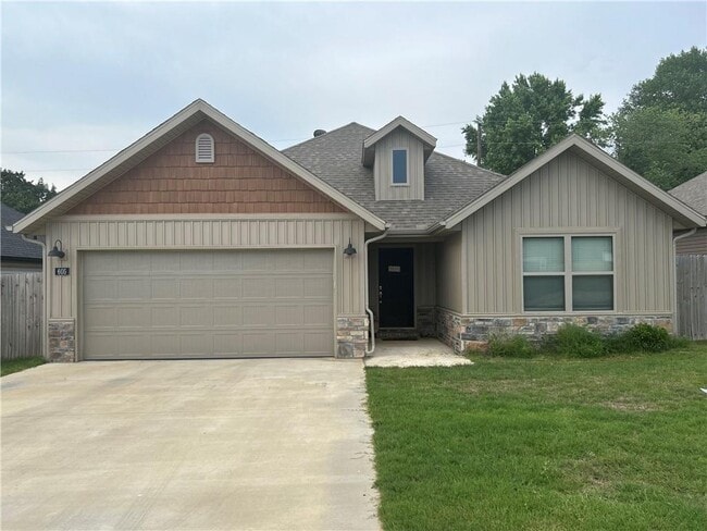 property at 605 E Wire Ridge Dr