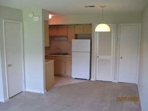 2494 Etiwan Ave-Unit -Unit D-12 in Charleston, SC - Building Photo - Building Photo