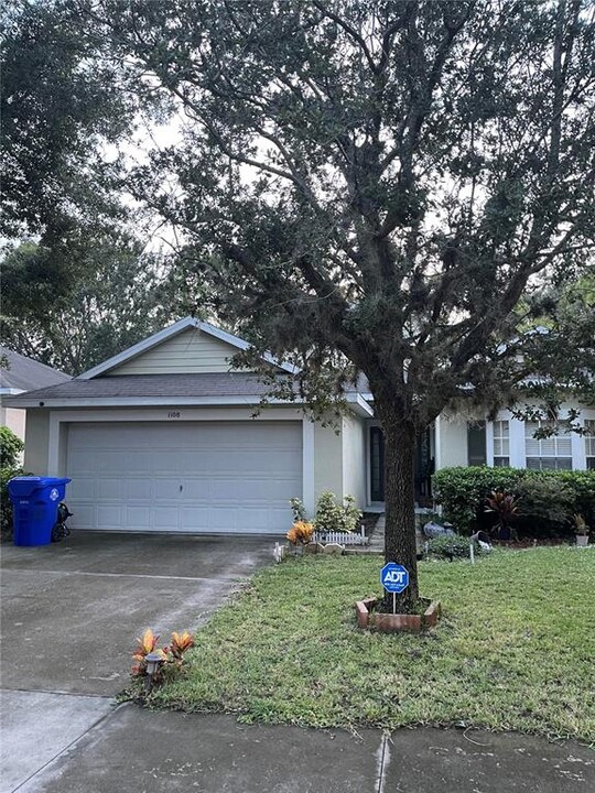 1108 Longville Cir in Tavares, FL - Foto de edificio