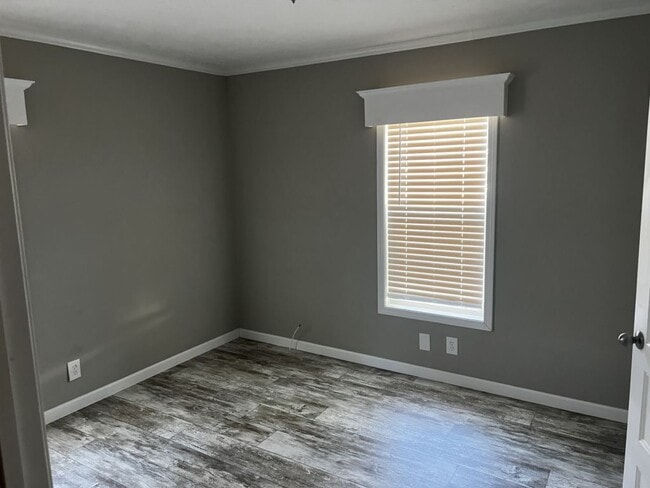 property at 16 Glen Cove Ct