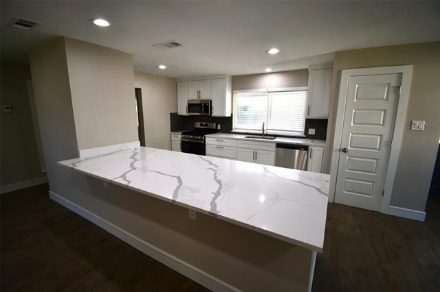 2709 Twinpost Ct in Irving, TX - Building Photo