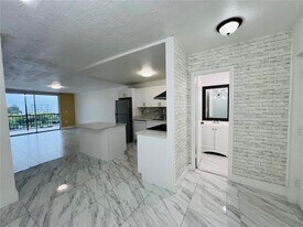 7300 NW 17th St, Unit 416 in Plantation, FL - Building Photo