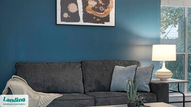 2000 E Lake Pkwy in Marietta, GA - Foto de edificio - Building Photo