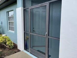 10541 Diamante Way in Ft. Myers, FL - Foto de edificio - Building Photo