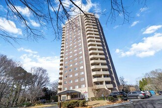 1501 Clairmont Rd in Decatur, GA - Building Photo - Building Photo