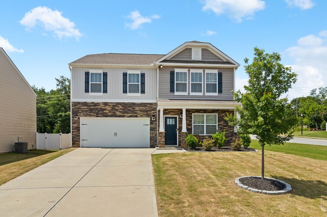 833 Colmore Trl in Lyman, SC - Foto de edificio