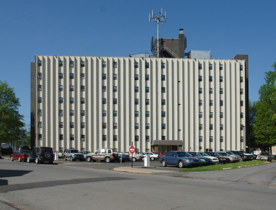 Henry E. Meyer Towers in Clearfield, PA - Foto de edificio