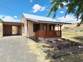 3597 NW Westgate Dr in Pendleton, OR - Building Photo