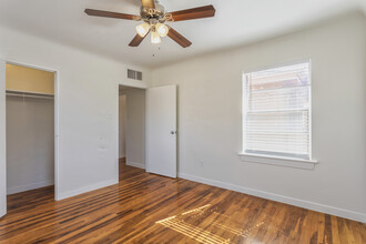 Pinehurst Apartments in Midland, TX - Building Photo - Interior Photo