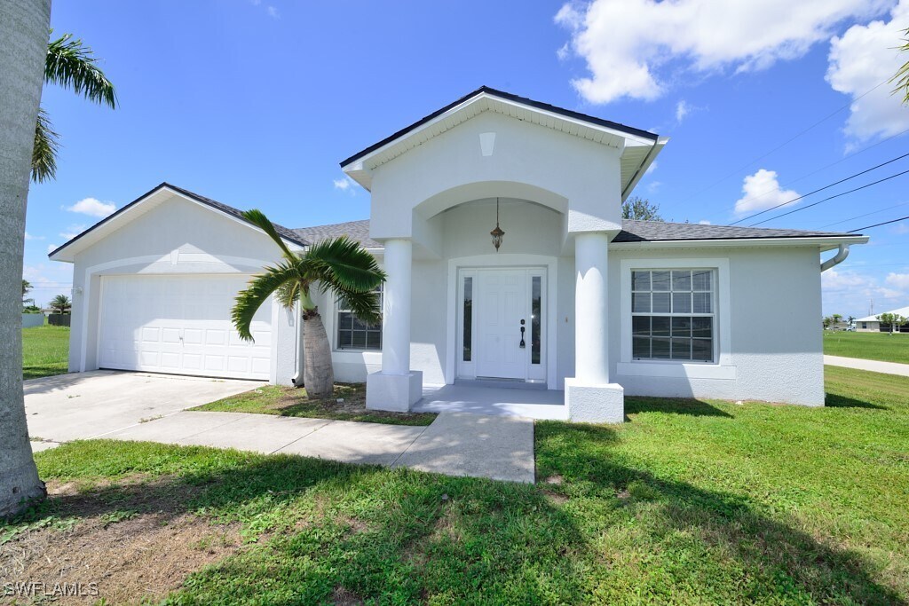 343 NE 10th St in Cape Coral, FL - Foto de edificio