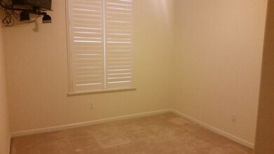 2328 Shorebird Ct in Elk Grove, CA - Building Photo - Building Photo