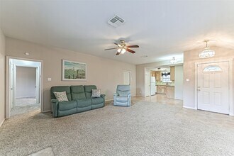 404 Live Oak Ln in Friendswood, TX - Building Photo - Building Photo