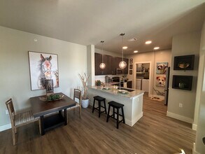 425 El Rio St in San Marcos, TX - Building Photo - Building Photo