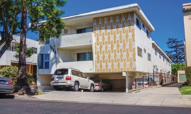 1426 S Orange Grove Ave in Los Angeles, CA - Foto de edificio - Building Photo