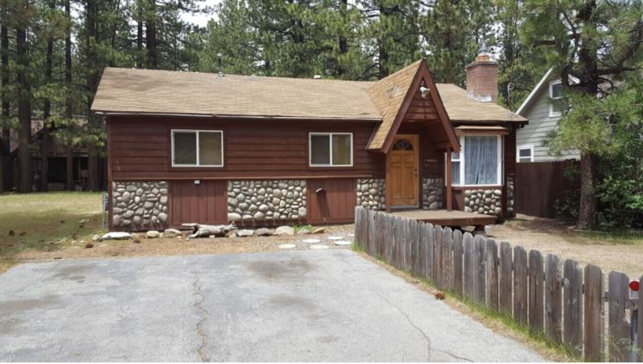 2609 Kubel Ave in South Lake Tahoe, CA - Building Photo
