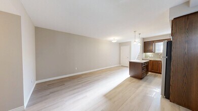 3200 Singleton Ave in London, ON - Building Photo - Building Photo