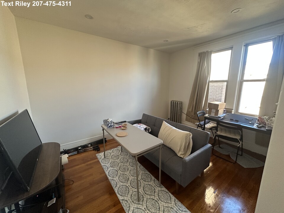 7 Scottfield Rd, Unit 12 in Boston, MA - Building Photo