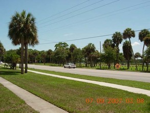 Lakeside Manor in St. Petersburg, FL - Building Photo - Other