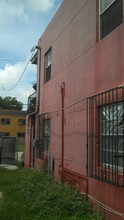 186 NW 13th St in Miami, FL - Building Photo - Building Photo