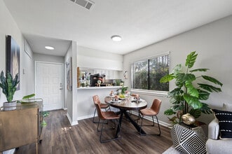 The Hilltop Apartment Homes in Temple, TX - Building Photo - Building Photo