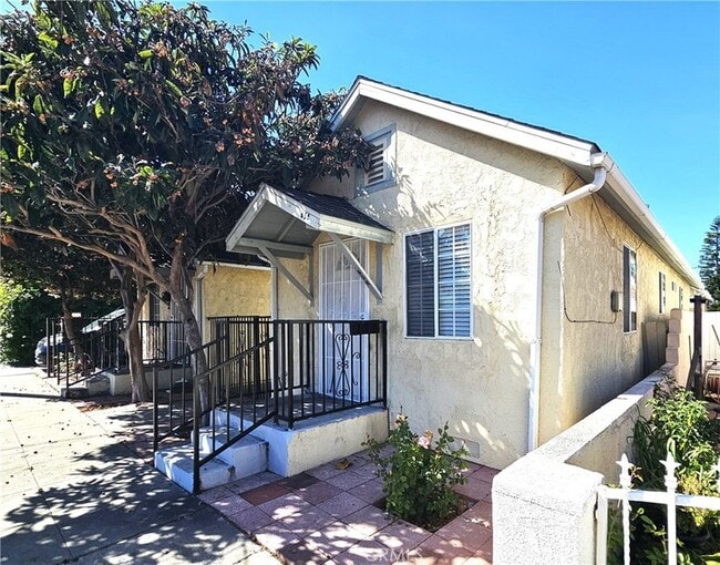 property at 654 W 21st St