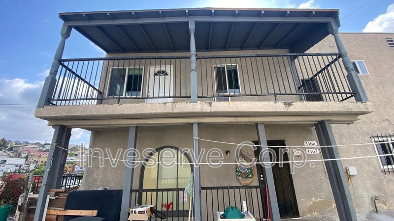 1165 Sunvue Pl in Los Angeles, CA - Building Photo