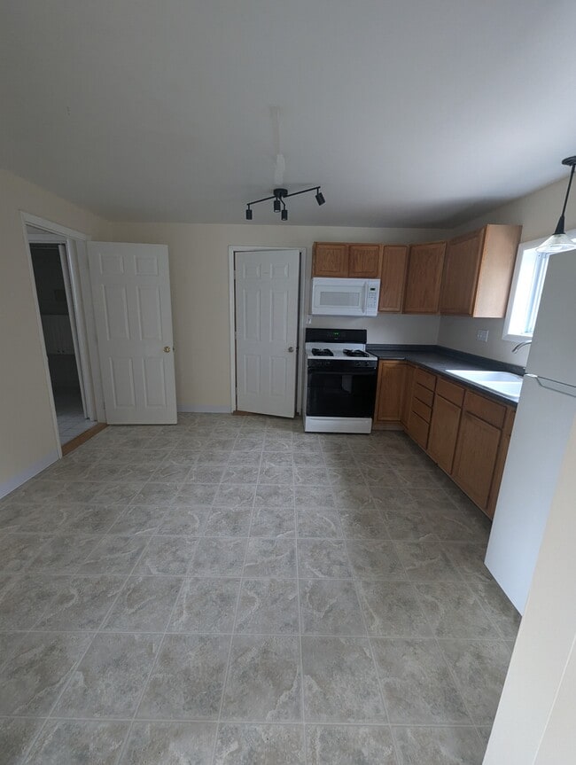 96 Cass Ave, Unit #1 in Buffalo, NY - Building Photo - Building Photo