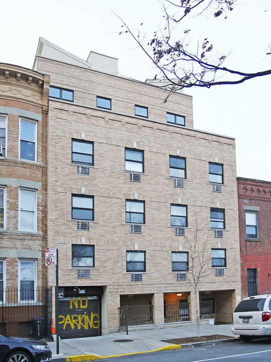 528 Bergen St in Brooklyn, NY - Building Photo