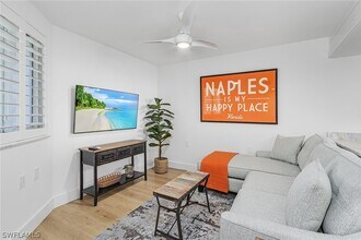 50 Seagate Dr in Naples, FL - Foto de edificio - Building Photo