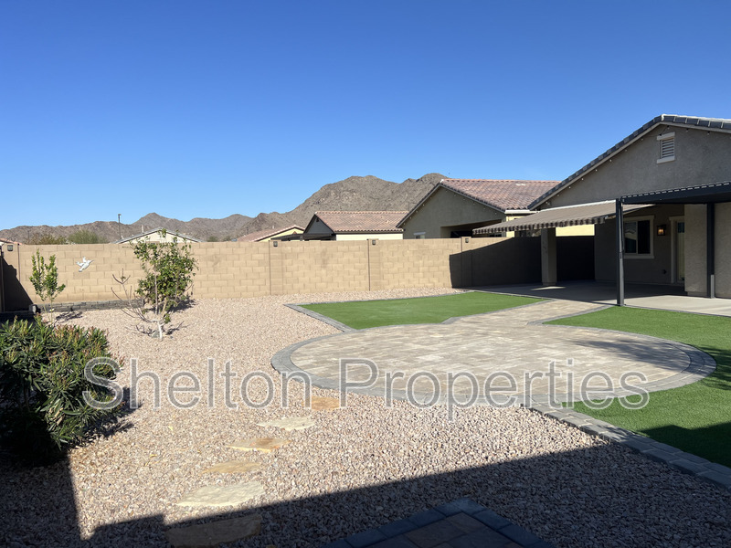 21225 W Palm Ln in Buckeye, AZ - Building Photo