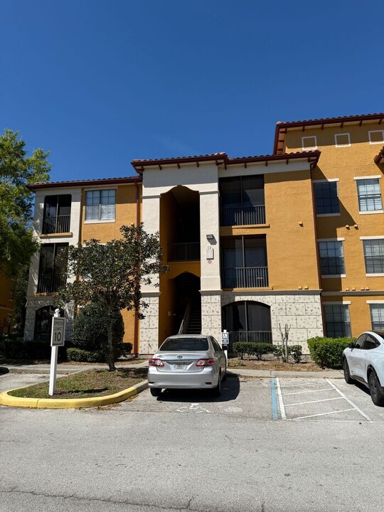 6171 Metrowest Blvd in Orlando, FL - Foto de edificio