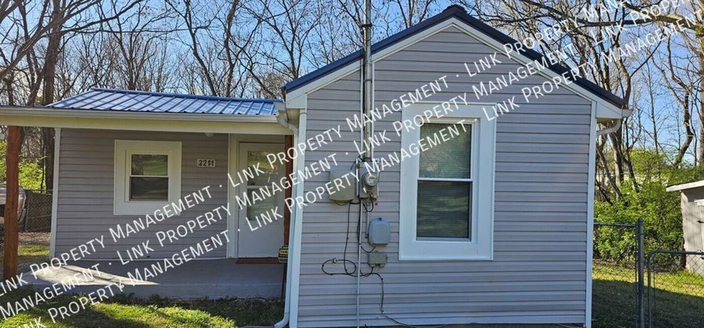 2211 W Shepherd Rd in Chattanooga, TN - Building Photo