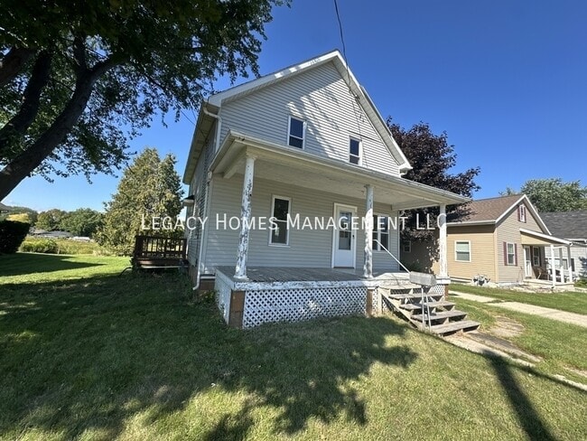 property at 912 E Lincoln Ave