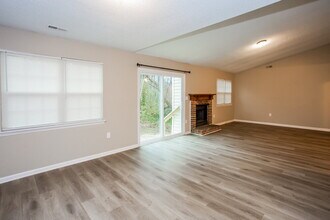 8127 Sheringham Way in Charlotte, NC - Foto de edificio - Building Photo