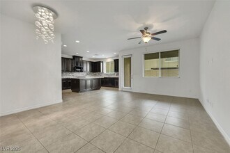 12391 Pinetina St in Las Vegas, NV - Foto de edificio - Building Photo