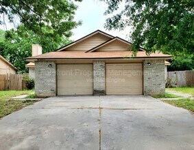5715 Lochmoor in San Antonio, TX - Building Photo - Building Photo