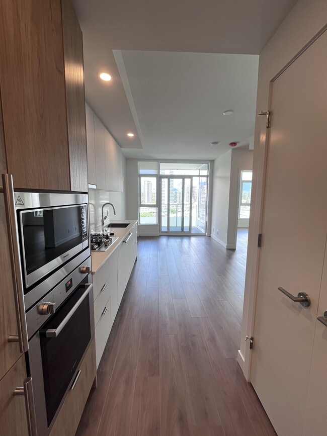 537 Cottonwood Ave in Coquitlam, BC - Building Photo - Building Photo