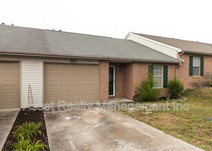 385 Hawthorne Oaks Way in Powell, TN - Building Photo - Building Photo