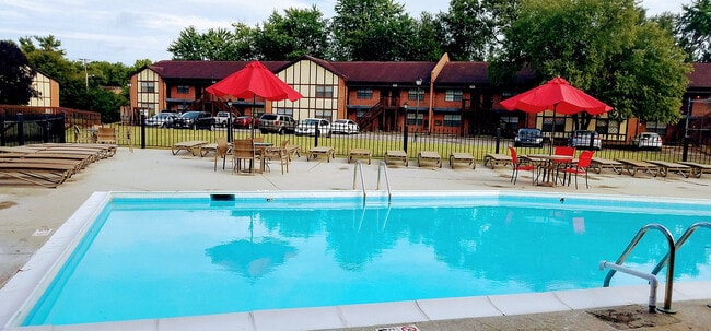 Devonshire Apartments in Louisville, KY - Building Photo - Building Photo