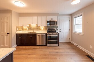 19 Hoyle St in Norwood, MA - Building Photo - Building Photo