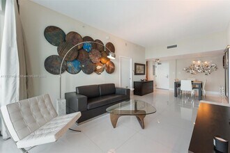 6801 Collins Ave, Unit PH10 in Miami Beach, FL - Building Photo - Building Photo